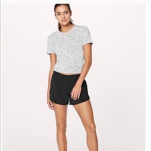 Lululemon Tracker Short V 4” Black Size 6
